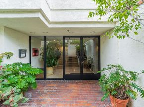 432 South Hamel Road 302, Los Angeles CA 90048