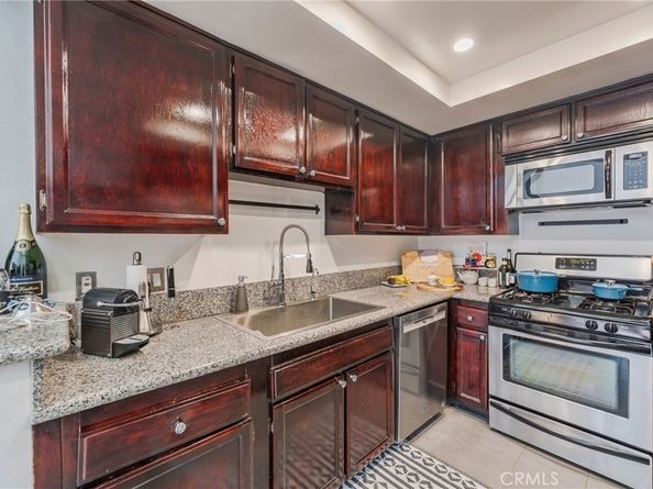 432 South Hamel Road 302, Los Angeles CA 90048