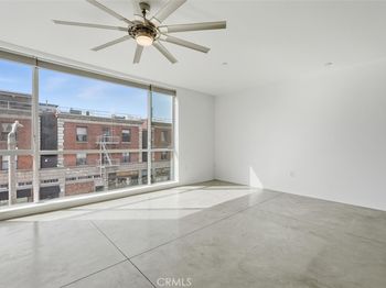 285 W 6th
