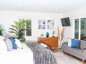 1923 Hollyvista, Los Angeles CA 90027