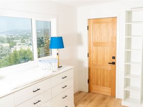 1923 Hollyvista, Los Angeles CA 90027