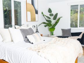 1923 Hollyvista, Los Angeles CA 90027