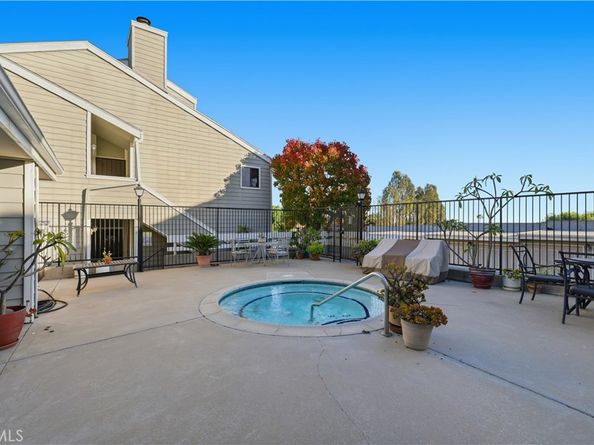 2051 Orizaba 1, Signal Hill CA 90755