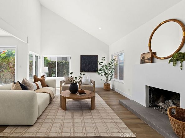 937 Carnation, Costa Mesa CA 92626