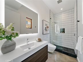 12123 Iowa, Los Angeles CA 90025