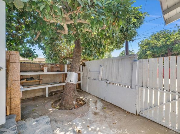 820 S Van Ness Avenue, Santa Ana CA 92701