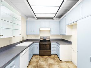 10126 Reseda 121, Northridge CA 91324