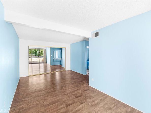 10126 Reseda 121, Northridge CA 91324