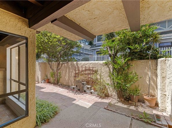 10126 Reseda 121, Northridge CA 91324