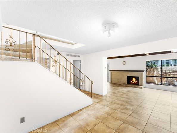 10126 Reseda 121, Northridge CA 91324