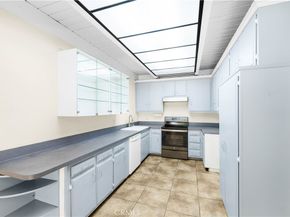 10126 Reseda 121, Northridge CA 91324