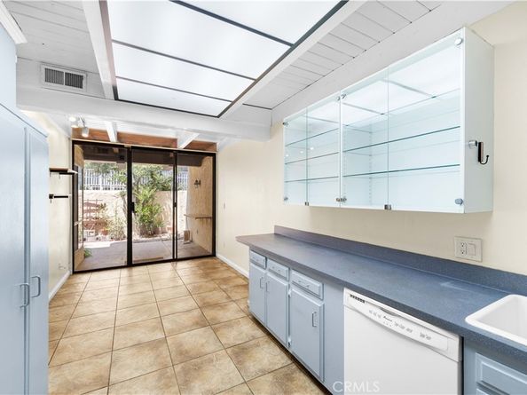 10126 Reseda 121, Northridge CA 91324