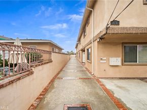 1652 Plaza Del Amo, Torrance CA 90501