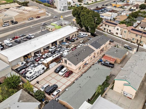 1652 Plaza Del Amo, Torrance CA 90501