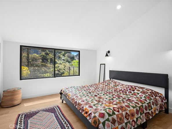 990 Meadowlark Drive, Laguna Beach CA 92651