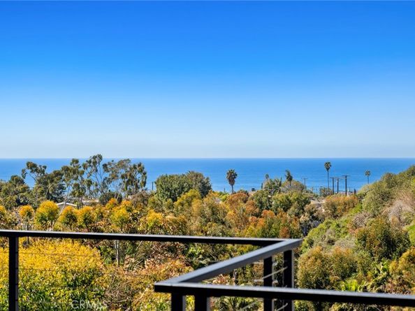 990 Meadowlark Drive, Laguna Beach CA 92651