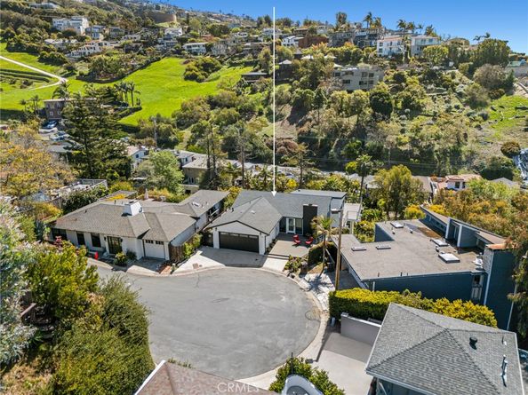 990 Meadowlark Drive, Laguna Beach CA 92651