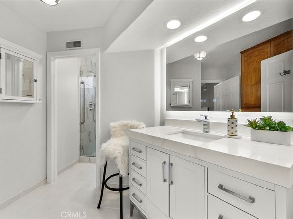 6056 Lake Lindero, Agoura Hills CA 91301