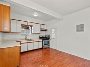 1322 S Van Ness, Los Angeles CA 90019
