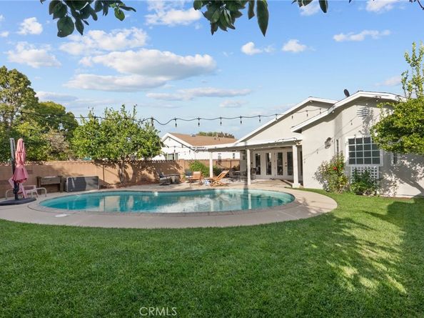 1903 N Screenland, Burbank CA 91505