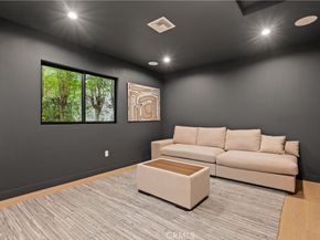 13541 Chandler Boulevard, Sherman Oaks CA 91401