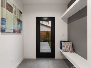 13541 Chandler Boulevard, Sherman Oaks CA 91401