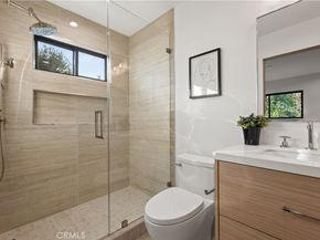 13541 Chandler Boulevard, Sherman Oaks CA 91401