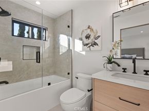 13541 Chandler Boulevard, Sherman Oaks CA 91401