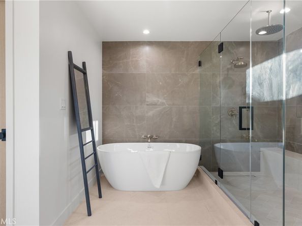 13541 Chandler Boulevard, Sherman Oaks CA 91401