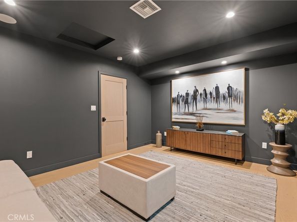 13541 Chandler Boulevard, Sherman Oaks CA 91401