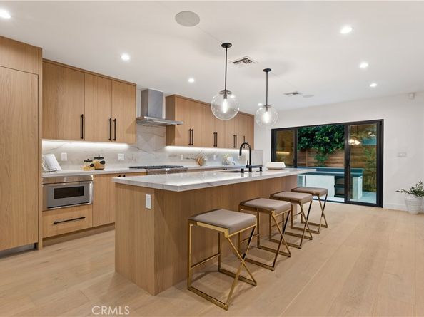 13541 Chandler Boulevard, Sherman Oaks CA 91401