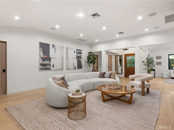 13541 Chandler Boulevard, Sherman Oaks CA 91401