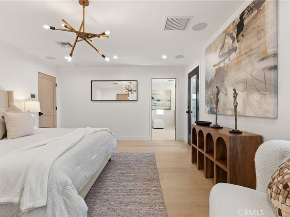 13541 Chandler Boulevard, Sherman Oaks CA 91401