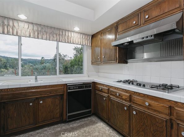 19291 Berclair Lane, Tarzana CA 91356