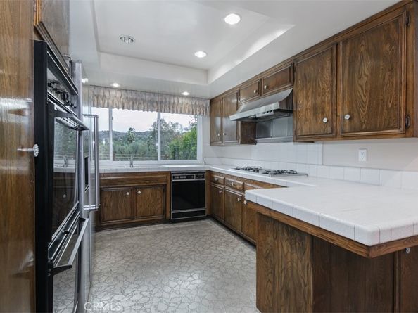 19291 Berclair Lane, Tarzana CA 91356