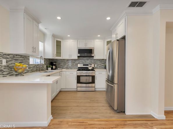 8958 Burnet Avenue E6, North Hills CA 91343