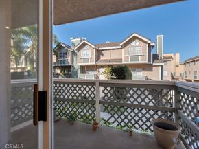 8958 Burnet Avenue E6, North Hills CA 91343