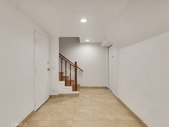 8958 Burnet Avenue E6, North Hills CA 91343