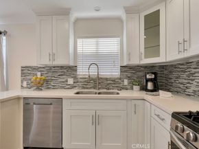 8958 Burnet Avenue E6, North Hills CA 91343