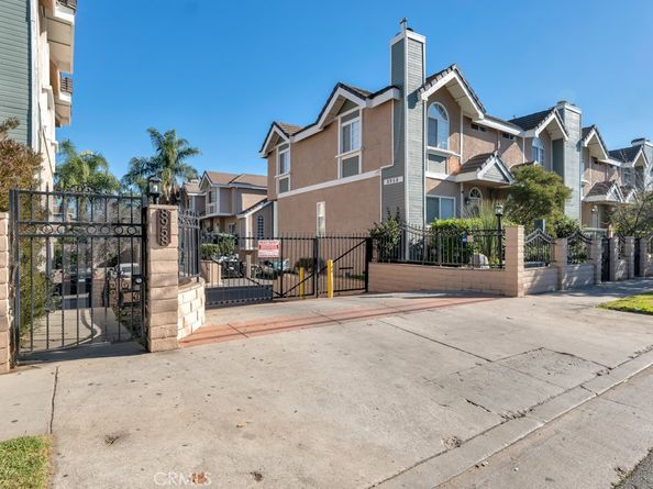 8958 Burnet Avenue E6, North Hills CA 91343