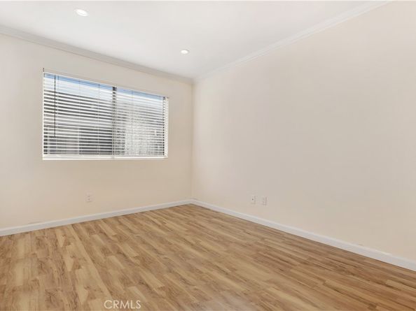 8958 Burnet Avenue E6, North Hills CA 91343