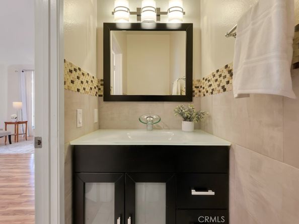 8958 Burnet Avenue E6, North Hills CA 91343