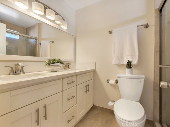 8958 Burnet Avenue E6, North Hills CA 91343