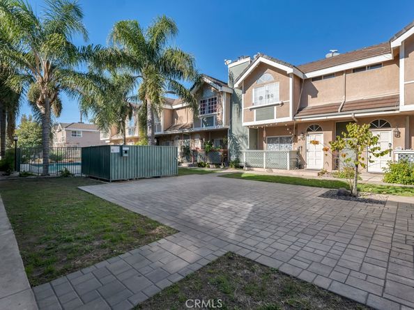 8958 Burnet Avenue E6, North Hills CA 91343