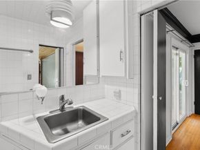 6443 Bakman, North Hollywood CA 91606