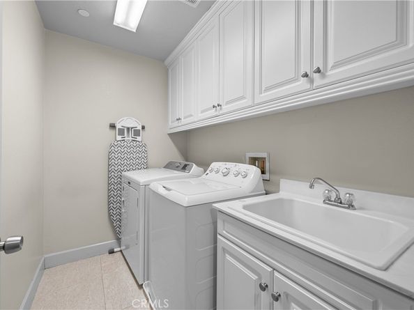 7925 Hemingway Court, Fontana CA 92336