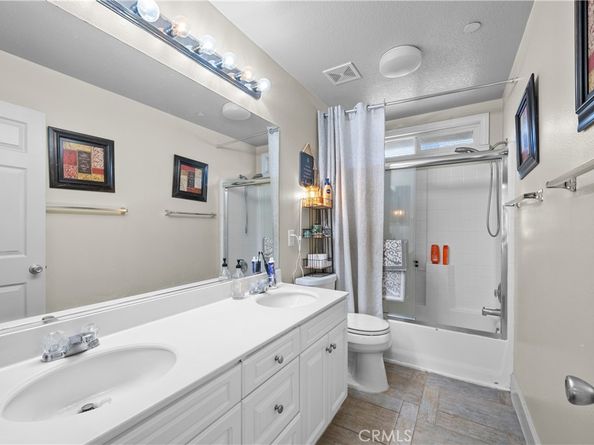 7925 Hemingway Court, Fontana CA 92336