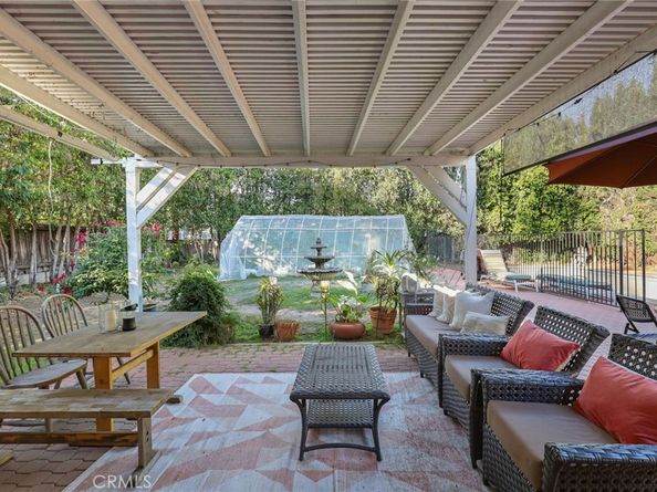 15719 Vose Street, Lake Balboa CA 91406