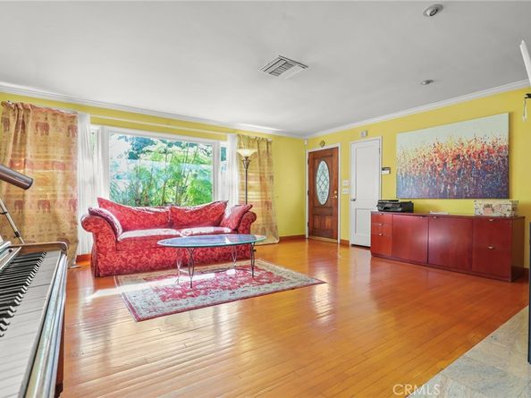 15719 Vose Street, Lake Balboa CA 91406