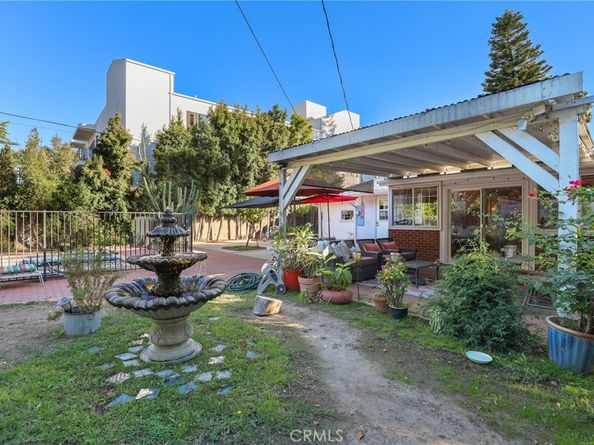 15719 Vose Street, Lake Balboa CA 91406